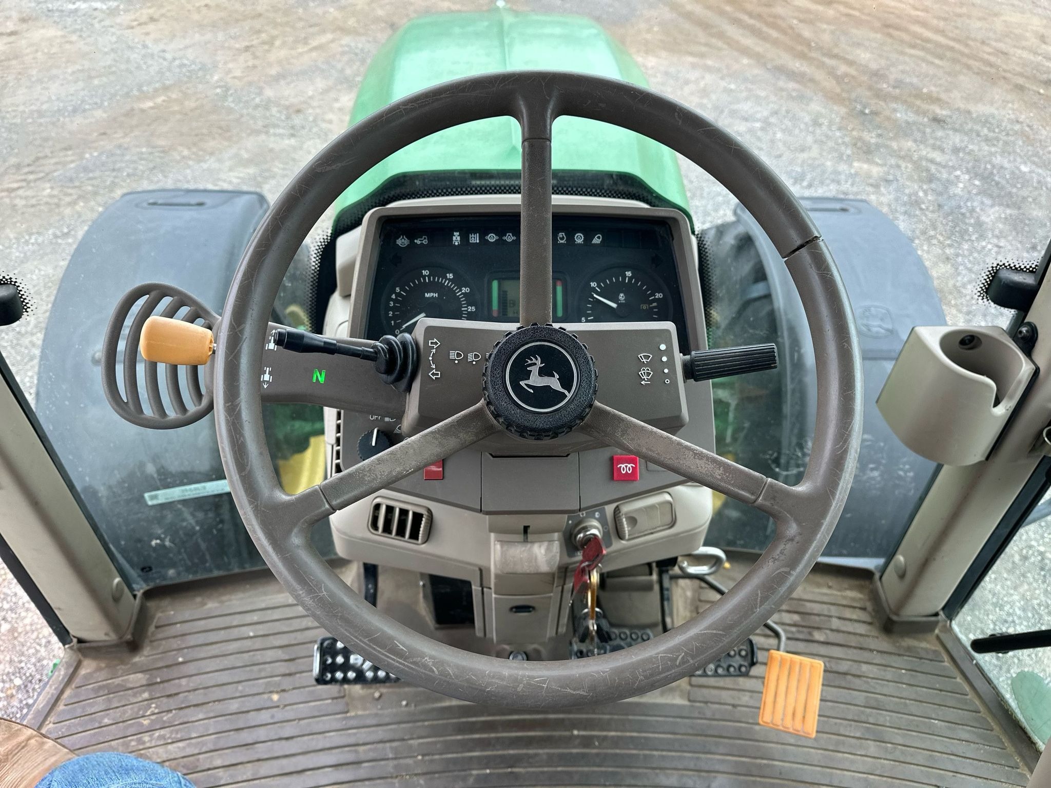 2010 John Deere 7330 MFWD Tractor thumbnail 8