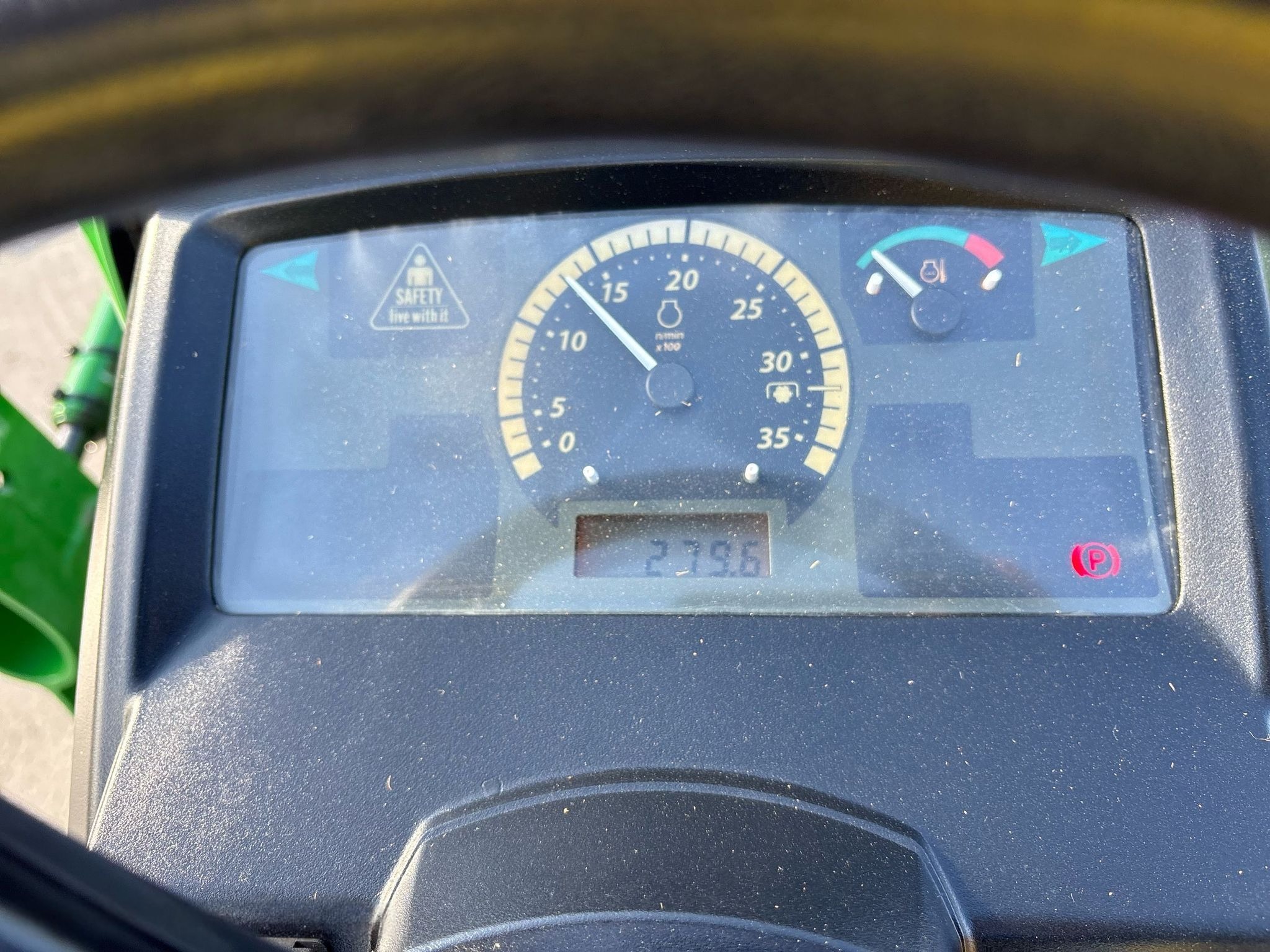 2014 John Deere 1023E MFWD Tractor thumbnail 10