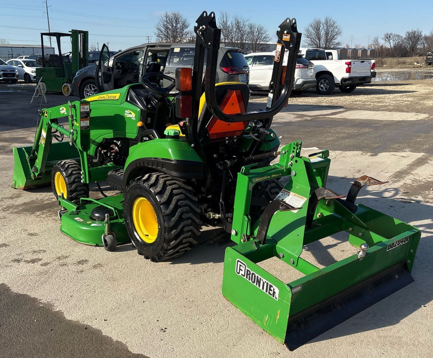2014 John Deere 1023E MFWD Tractor thumbnail 3