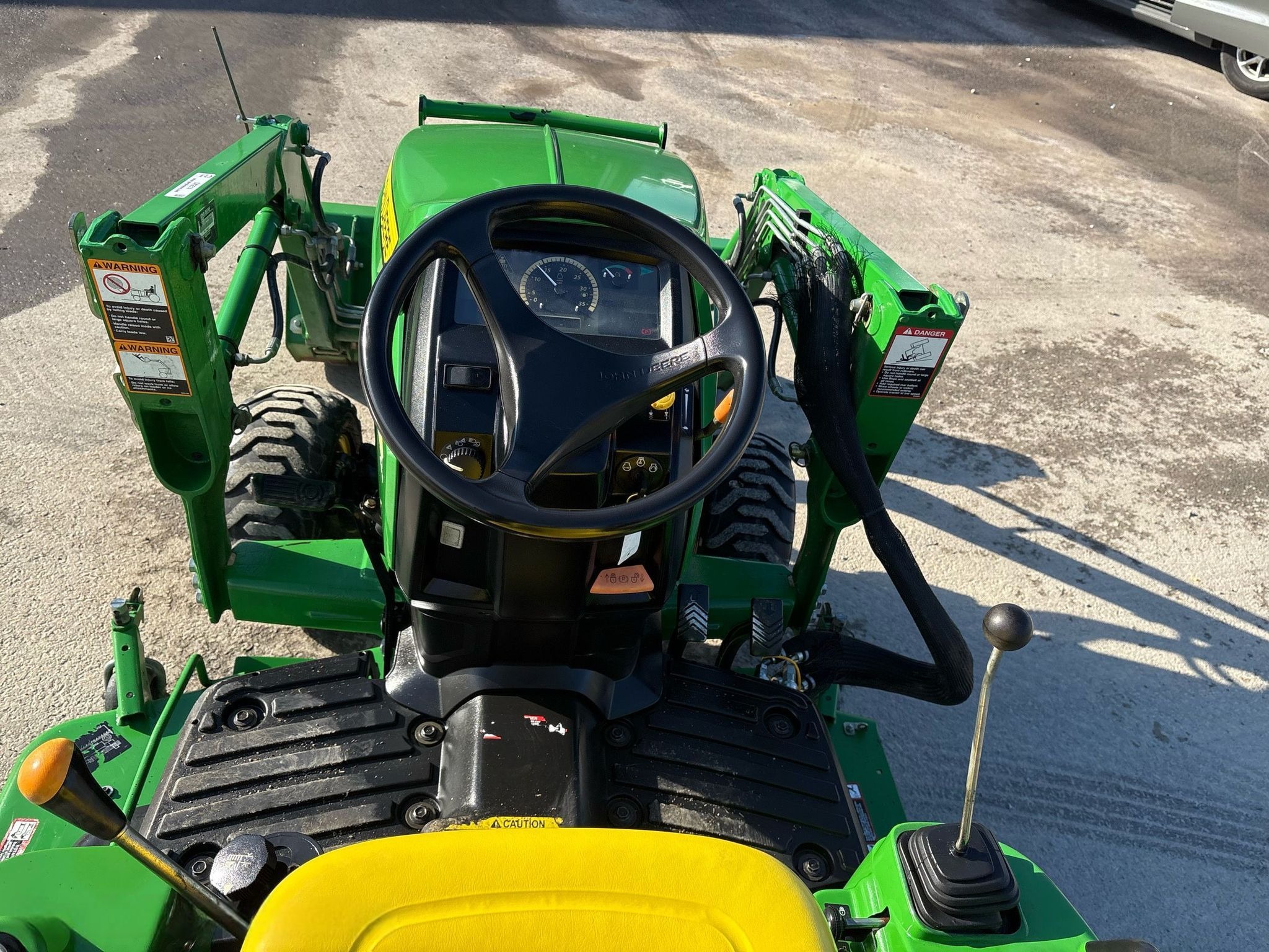 2014 John Deere 1023E MFWD Tractor thumbnail 9