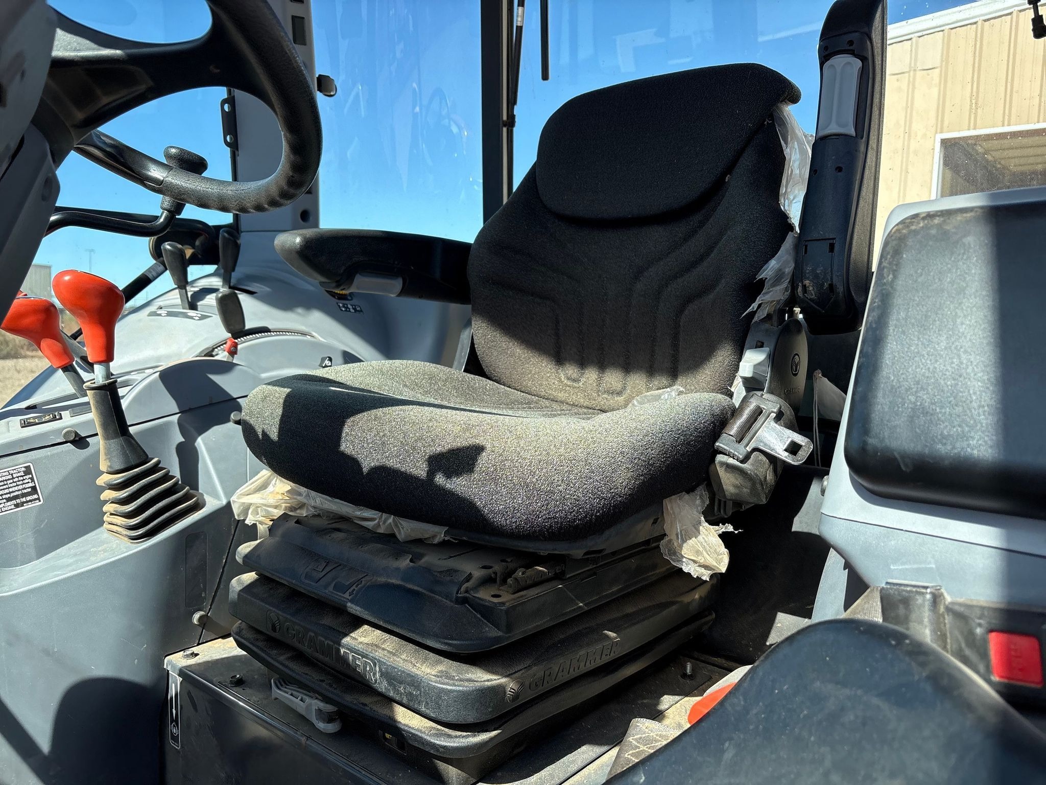 2022 Kubota M5-111D MFWD Tractor thumbnail 8