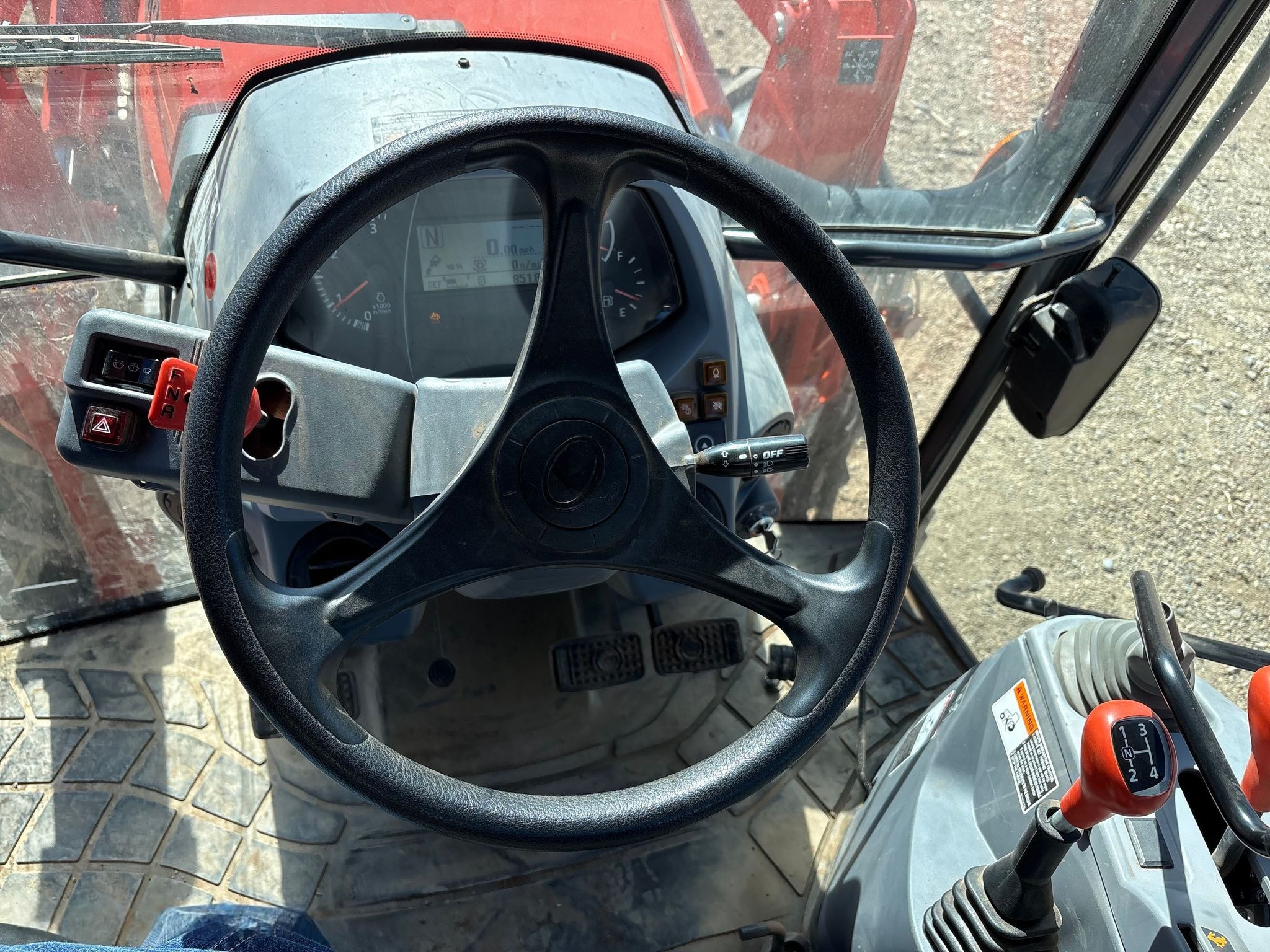 2022 Kubota M5-111D MFWD Tractor thumbnail 9